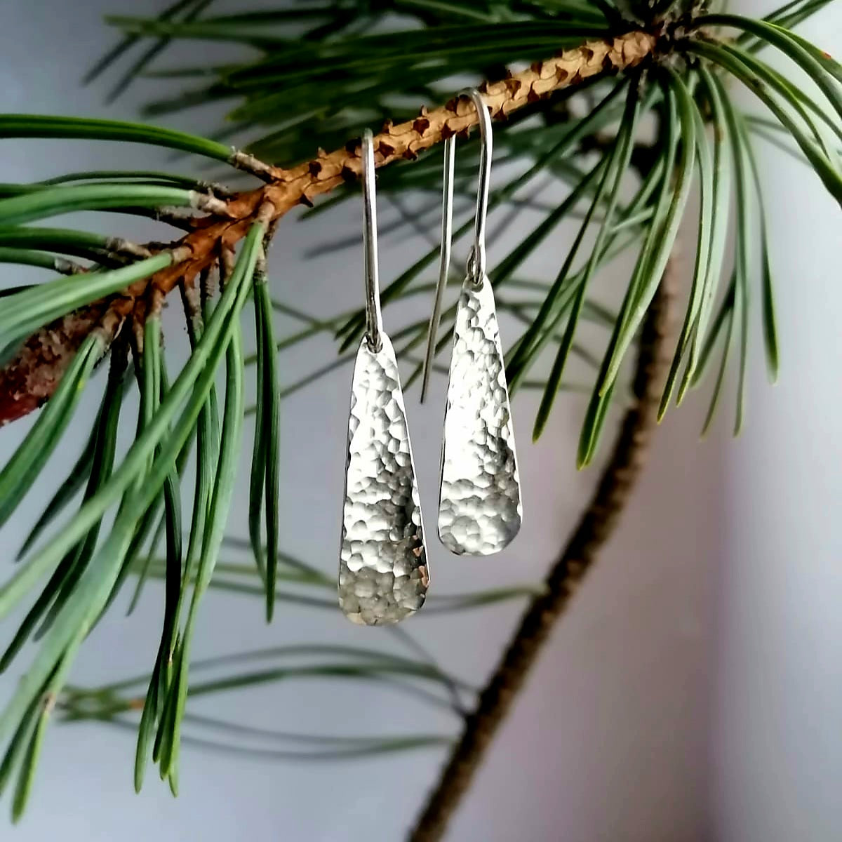 Auskari (earrings)
