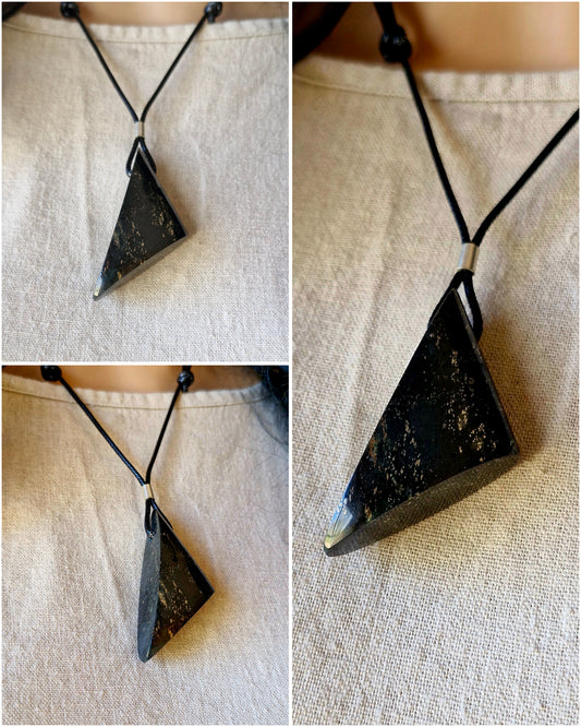 Pendant - magnetite + pyrite (magnetite + pyrite)