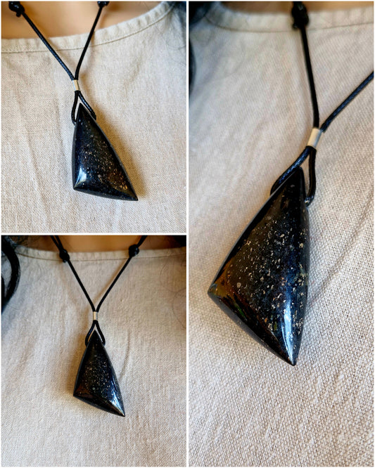 Pendant - magnetite + pyrite (magnetite + pyrite)