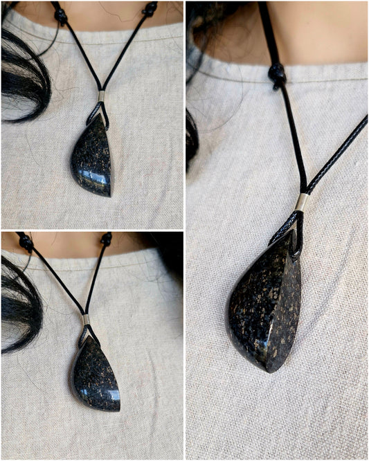 Pendant - magnetite + pyrite (magnetite + pyrite)