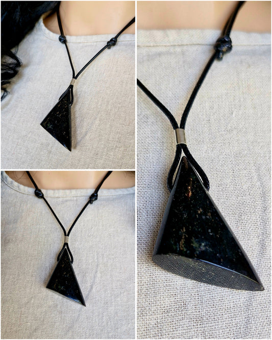 Pendant - magnetite + pyrite (magnetite + pyrite)