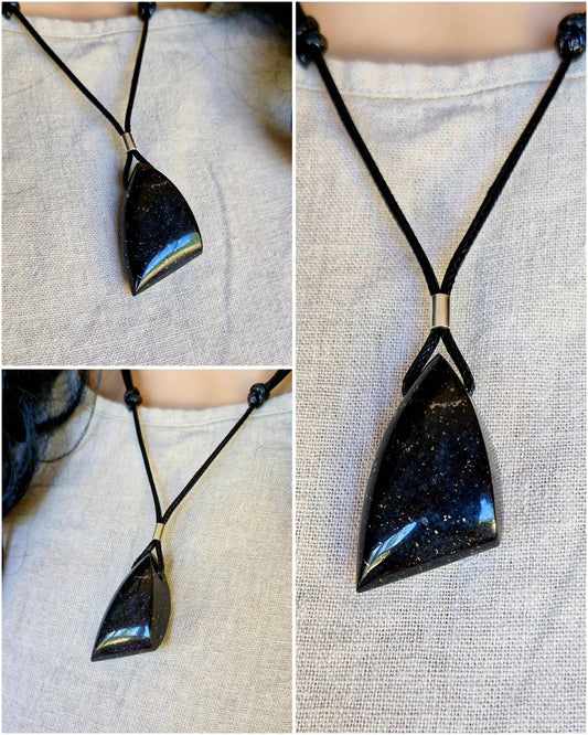 Kulons - magnetīts + pirīts (magnetite + pirite)